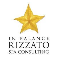 Gelbe Sternfrucht über dem Logo von Rizzato Spa Consulting