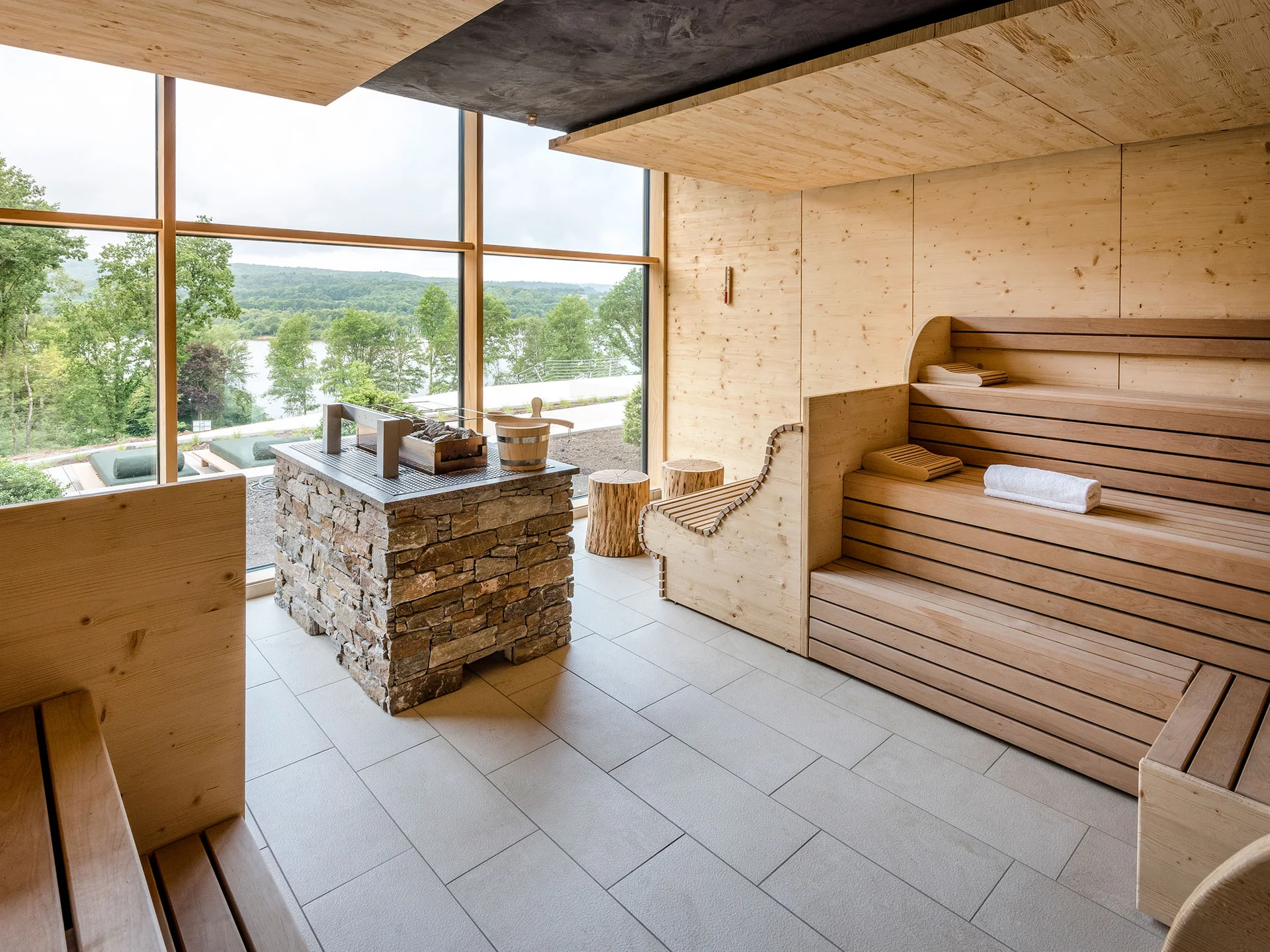 Die Seezeitlodge: Ihr Hotel am Bostalsee